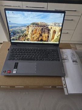 Laptop Lenovo 15,6"  5500U 16GB RAM 512GB ROM W11
