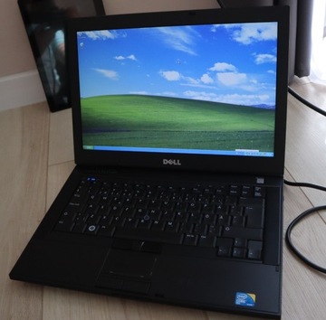 Laptop z zasilaczem Dell 6400