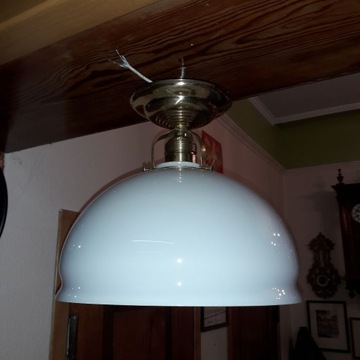 LAMPA-ZWIS KUCHENNY Z BIAŁYM KLOSZEM