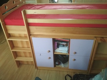 Łóżko dziecięce, materac, biurko i 2 komody