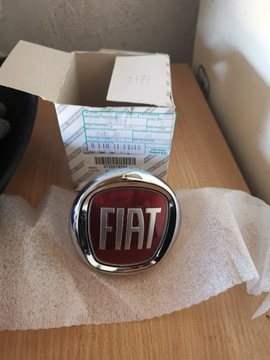 735579354 znaczek Fiat pokrywy tylnej (przycisk), 