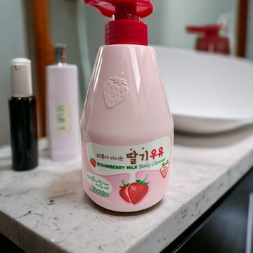 Kwailnara - Strawberry Milk Body Cleanser - koreańskie