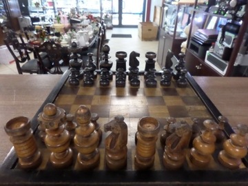 Drewniane przedwojenne stare szachy