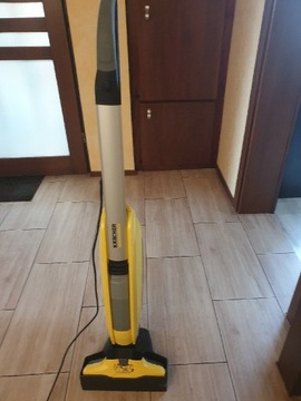 Karcher FC5 mop z odkurzaczem 2w1 wykonuje dwie cz