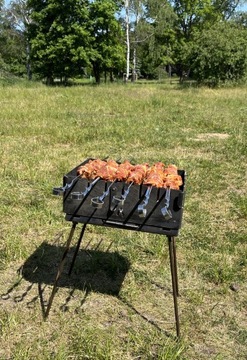 składany przenośny grill, mangal na 6 szaszłyków