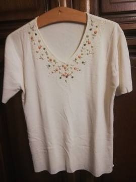 Biała damska bluzeczka z cyrkoniami i kwiatuszkami