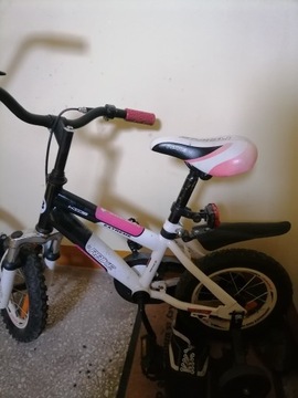 rowerek dzieciecy z bocznymi kolkami