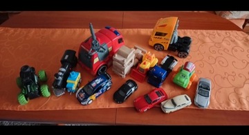Komplet zabawkowych aut duże i małe 