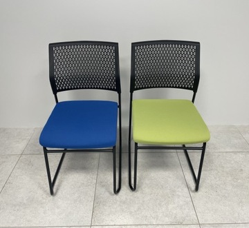 Komplet 2 krzeseł kolorowych