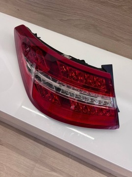 Lampa do Mercedes-Benz E Coupe w207 z 2011 roku