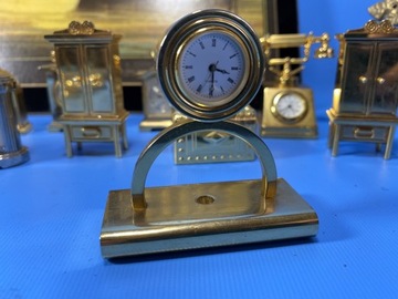 Zegar zegarek miniatura. Złoty kominkowy