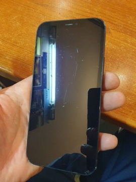 Iphone 12   64 gb uszkodzony 