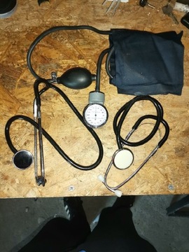 Stetoskop dwie sztuki oraz ciśnieniomierz 