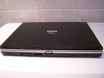Fujitsu Siemens LifeBook E Series E8110 uszkodzony