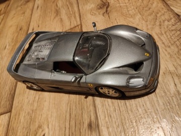 Ferrari F50 model 1/18 +podstawka +gratisy