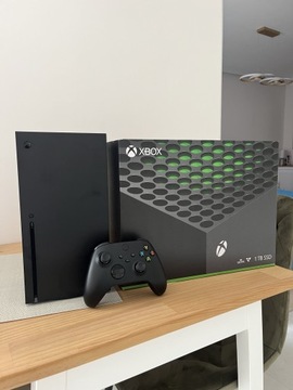 Xbox Series X 1TB + Play & Charge Kit