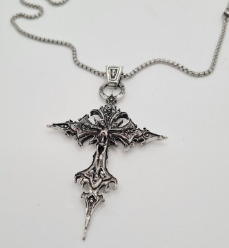 Naszyjnik z zawieszką  krzyża  w stylu gothic 