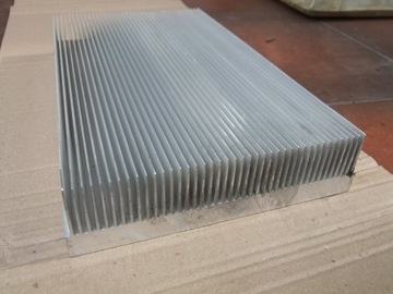 Ładny radiator 19 x 32 x 5cm / 4,5kg