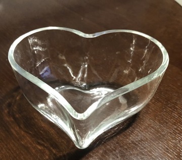 Szklana miseczka serce , grube szkło vintage