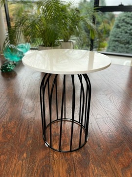 Stolik, okrągły stolik kawowy z metalową podstawą