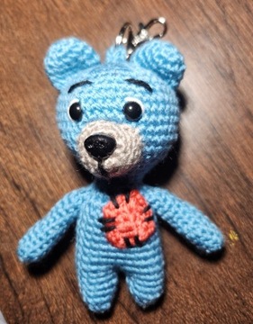 Brelok miś amigurumi 