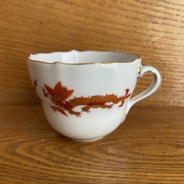 Porcelanowa ręcznie malowana filiżanka Miśnia Czerwony Smok