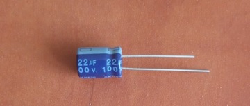 Kondensator elektrolit. 100V 22uF 85'C [1szt.]