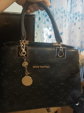 Sprzedam torebkę Louiss Vuitton 