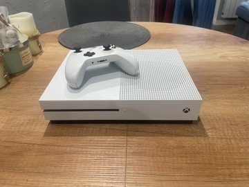 Sprzedam X-box one 1T