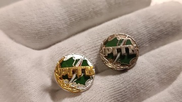 Odznaki Za Zasługi PTTK w stopniu srebrnym i złotym 