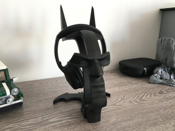 Stylowy stojak na słuchawki w postaci Batmana