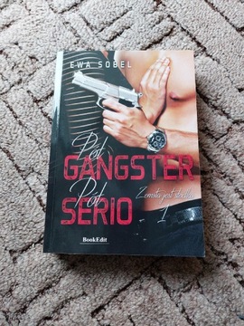 Książka z autografem "Pół gangster, pół serio"