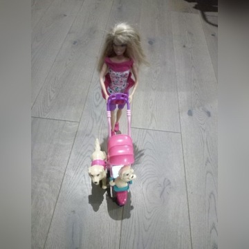 Barbie ,,spacer z pieskami"