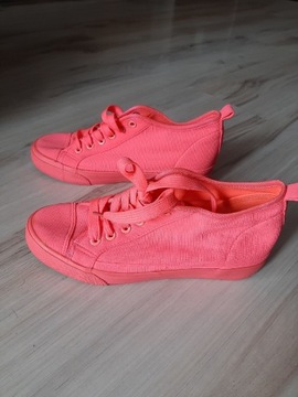 Buty sportowe damskie