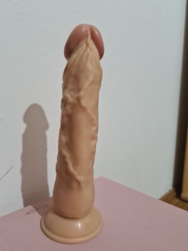 Duże realistyczne dildo penis z przyssawką 23cm