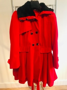 Czerwony płaszcz sukienka