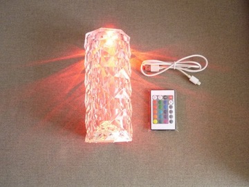 Lampa stołowa LED w kolorze rózowego diamentu