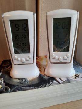 Wielofunkcyjny zegar z czujnikiem temperatury