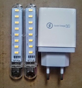 Ładowarka USB x4 i 2 Lampki LED