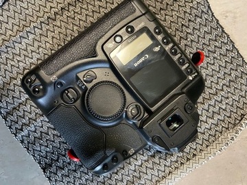 Lustrzanka Canon EOS 1Ds  mk 1 ładny