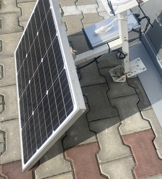 Panel solarny wraz z baterią Li-ion