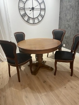 Stół i krzesła
