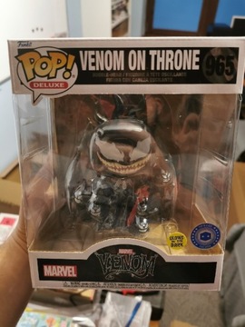 Funko pop Venom on throne glow in the dark 965