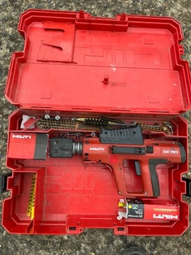 Osadzak HILTI DX 750 z walizką i akcesoriami