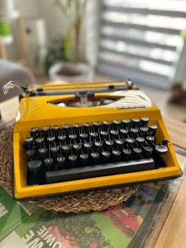 Maszyna do pisania Tippa żółta !!!