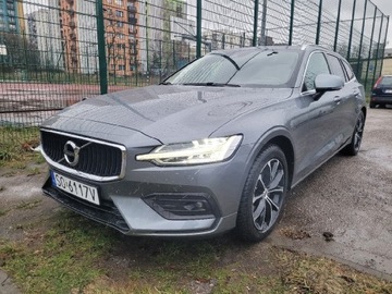 Volvo V60 B3 Momentum Pro  2021