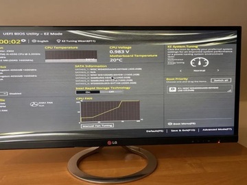 Kompuyer stacjonarny z monitorem 4K