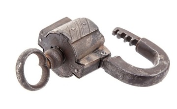 Stalowa kłódka z kluczem 1867