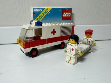 LEGO classic town; zestaw 6680 Ambulance