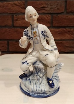 Biały porcelanowy szlachcic - 17 cm figurka